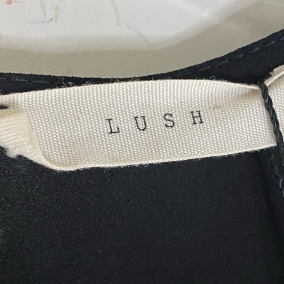 LUSH Black Flowy Collarless Blouse Women Size Small - HSH1353 - Picture 2 of 6